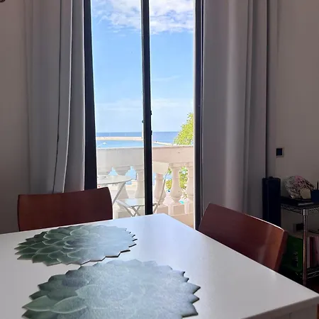 Luxury Eugy - City Center & Seaview Appartement *