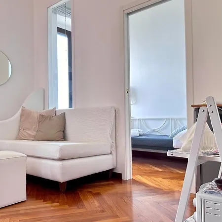 Luxury Eugy - City Center & Seaview Bari